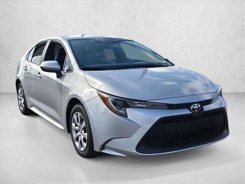 Used 2022 Toyota Corolla LE FWD image 4