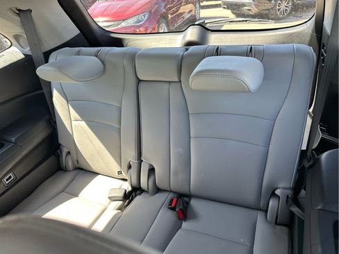 Used 2017 Honda Pilot Touring image 9