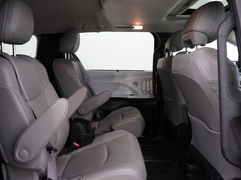 Used 2025 Toyota Sienna XLE w/ XLE Plus Package AWD/4WD image 12