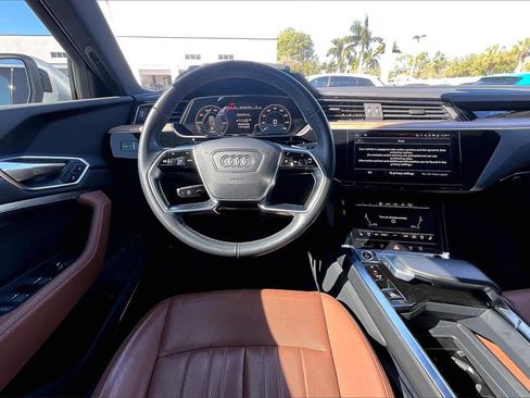 Used 2024 Audi Q8 e-tron Premium Plus image 19
