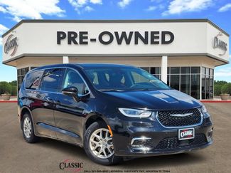 Used 2024 Chrysler Pacifica Touring-L FWD video 1