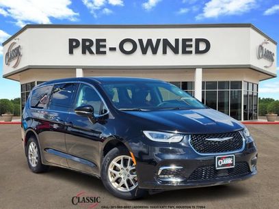 Used 2024 Chrysler Pacifica Touring-L