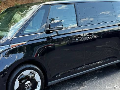 Used 2025 Volkswagen ID. Buzz Pro S RWD image 24