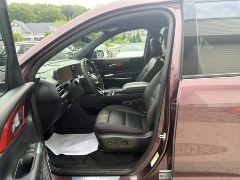 Used 2025 Chevrolet Traverse RS w/ LPO, Floor Liner Package AWD/4WD image 35