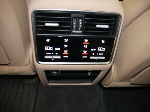 Certified 2023 Porsche Cayenne GTS AWD/4WD image 31