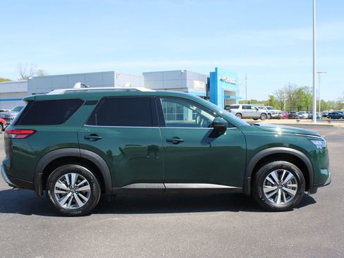Used 2025 Nissan Pathfinder SL image 11