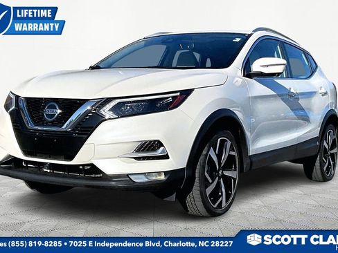 Used 2022 Nissan Rogue Sport SL w/ Premium Package image 3