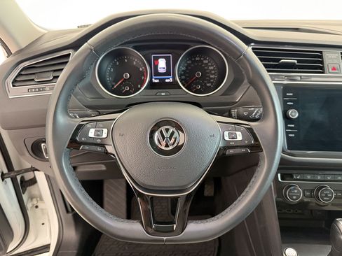 Used 2020 Volkswagen Tiguan SE w/ Panoramic Sunroof Package AWD/4WD image 11