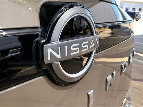 Used 2023 Nissan Pathfinder Platinum w/ Cargo Package image 29