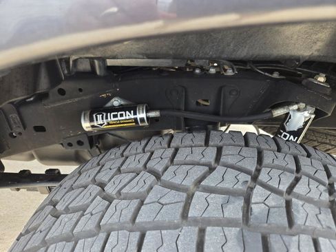 Used 2015 Toyota Tacoma 4x4 Double Cab w/ SR5 Package image 18