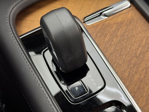 Used 2023 Volvo XC90 T8 Plus image 31