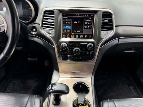 Used 2015 Jeep Grand Cherokee Limited w/ Luxury Group II AWD/4WD image 26