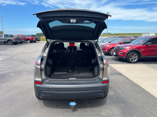 Used 2019 Jeep Cherokee Latitude w/ Cold Weather Group AWD/4WD image 17