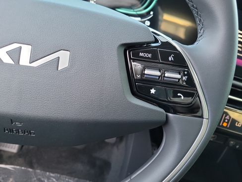 New 2026 Kia Niro EX FWD image 24