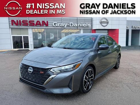 Used 2025 Nissan Sentra SR FWD image 3