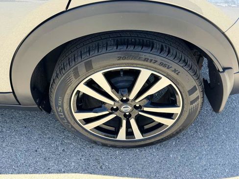 Used 2018 Nissan Kicks SR FWD image 36