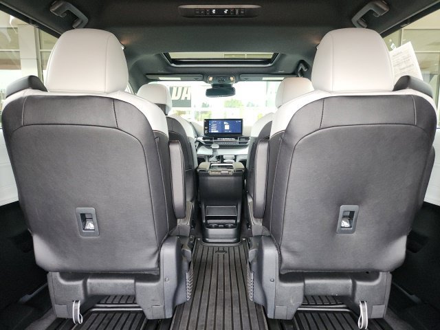 Used 2026 Toyota Sienna XSE AWD/4WD image 25