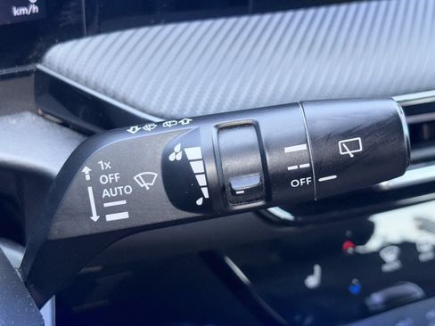 Certified 2025 Nissan Kicks SR w/ SR Premium Package FWD image 18