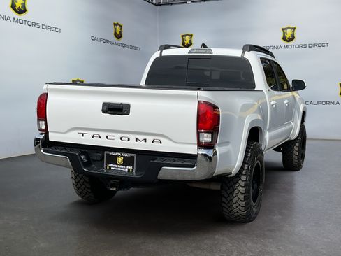Used 2022 Toyota Tacoma SR5 AWD/4WD image 5