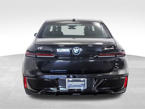 Used 2025 BMW i7 xDrive60 image 4