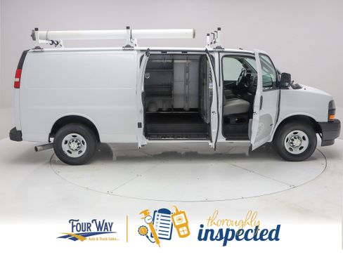 Used 2021 Chevrolet Express 2500 Extended RWD image 3