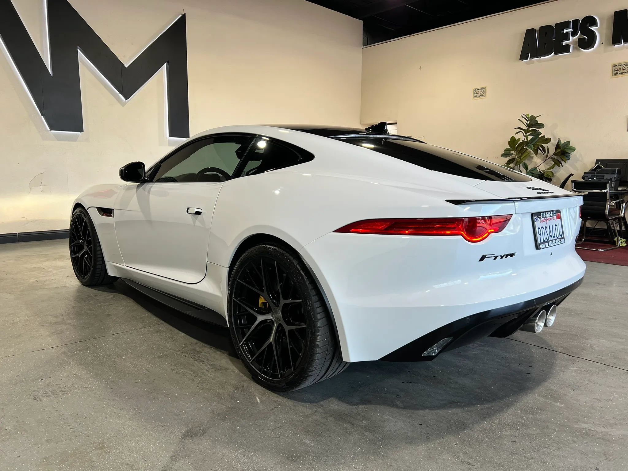 Used 2016 Jaguar F-TYPE S RWD image 4