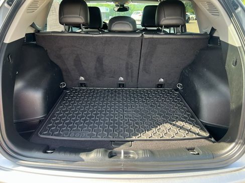 Used 2022 Jeep Compass Latitude image 12