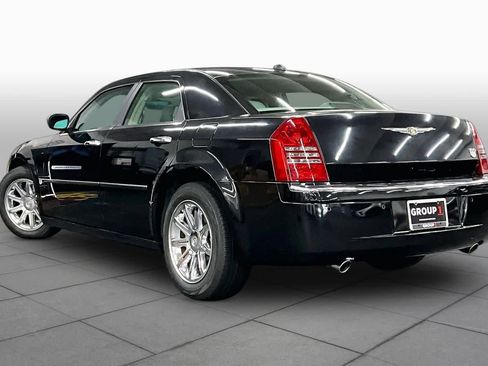 Used 2005 Chrysler 300 C w/ Navigation & Sound Group II RWD image 11