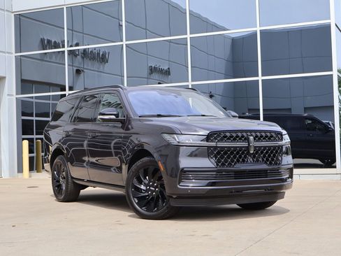 Used 2025 Lincoln Navigator Reserve w/ Jet Appearance Package AWD/4WD image 1
