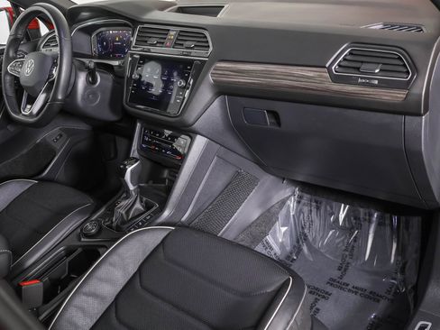 Used 2024 Volkswagen Tiguan SEL R-Line image 44