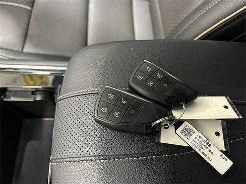 Used 2025 Chevrolet Traverse High Country image 39