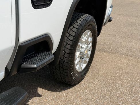 Used 2024 Chevrolet Silverado 2500 LT AWD/4WD image 20