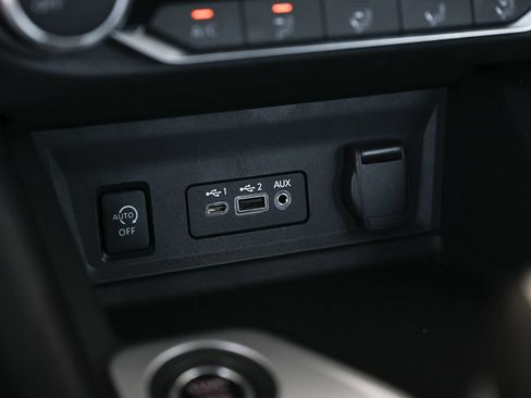 Used 2024 Nissan Sentra SV FWD image 33