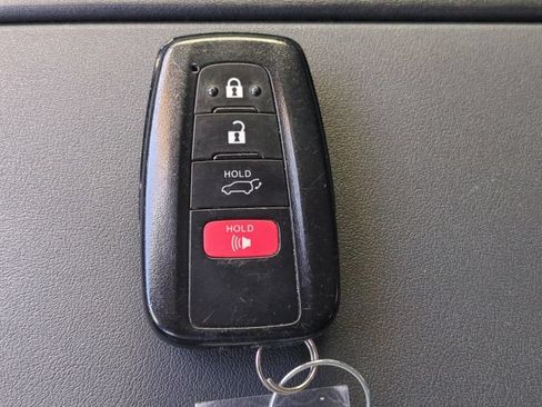 Used 2023 Toyota Highlander XLE FWD image 26