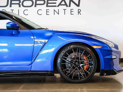 Used 2024 Nissan GT-R w/ Floor Mat Package AWD/4WD image 15