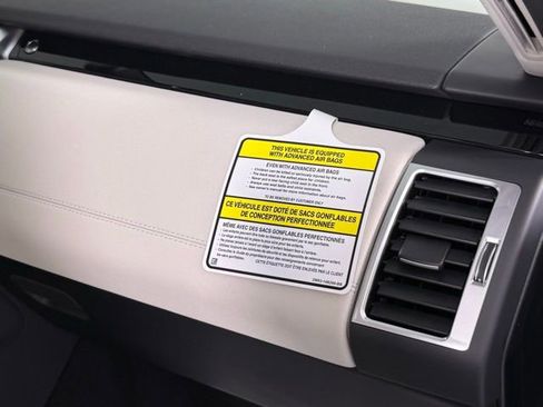 Certified 2025 Land Rover Discovery S AWD/4WD image 30