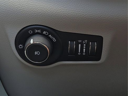 Used 2024 Jeep Compass Limited image 17