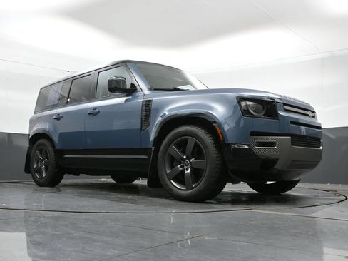 Used 2025 Land Rover Defender 110 X-Dynamic SE AWD/4WD image 43