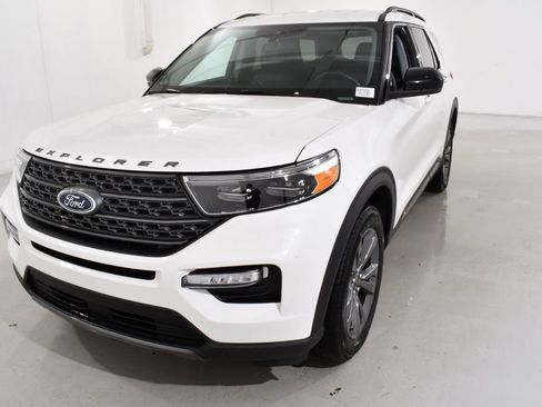 Used 2024 Ford Explorer XLT w/ Equipment Group 202A AWD/4WD image 2