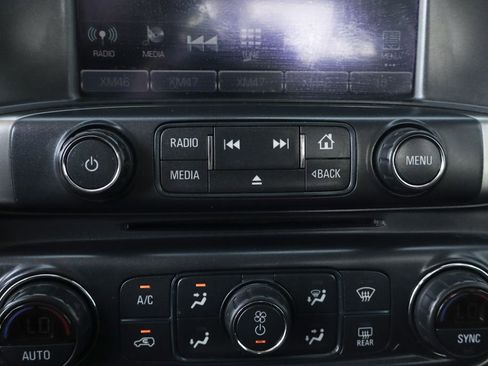 Used 2018 Chevrolet Silverado 1500 LT w/ All Star Edition image 33