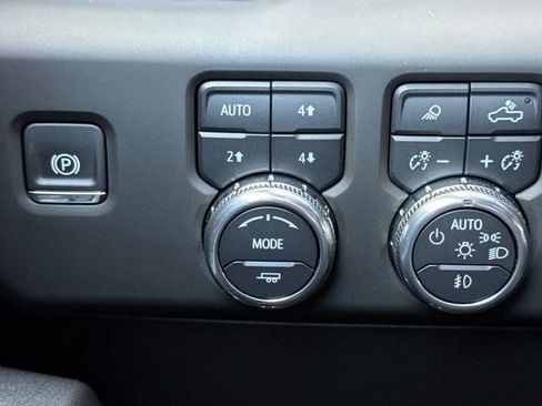 Used 2025 GMC Sierra 1500 AT4 AWD/4WD image 31