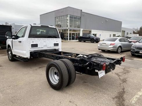 Used 2024 Ford F350 XL w/ XL Chrome Package image 5