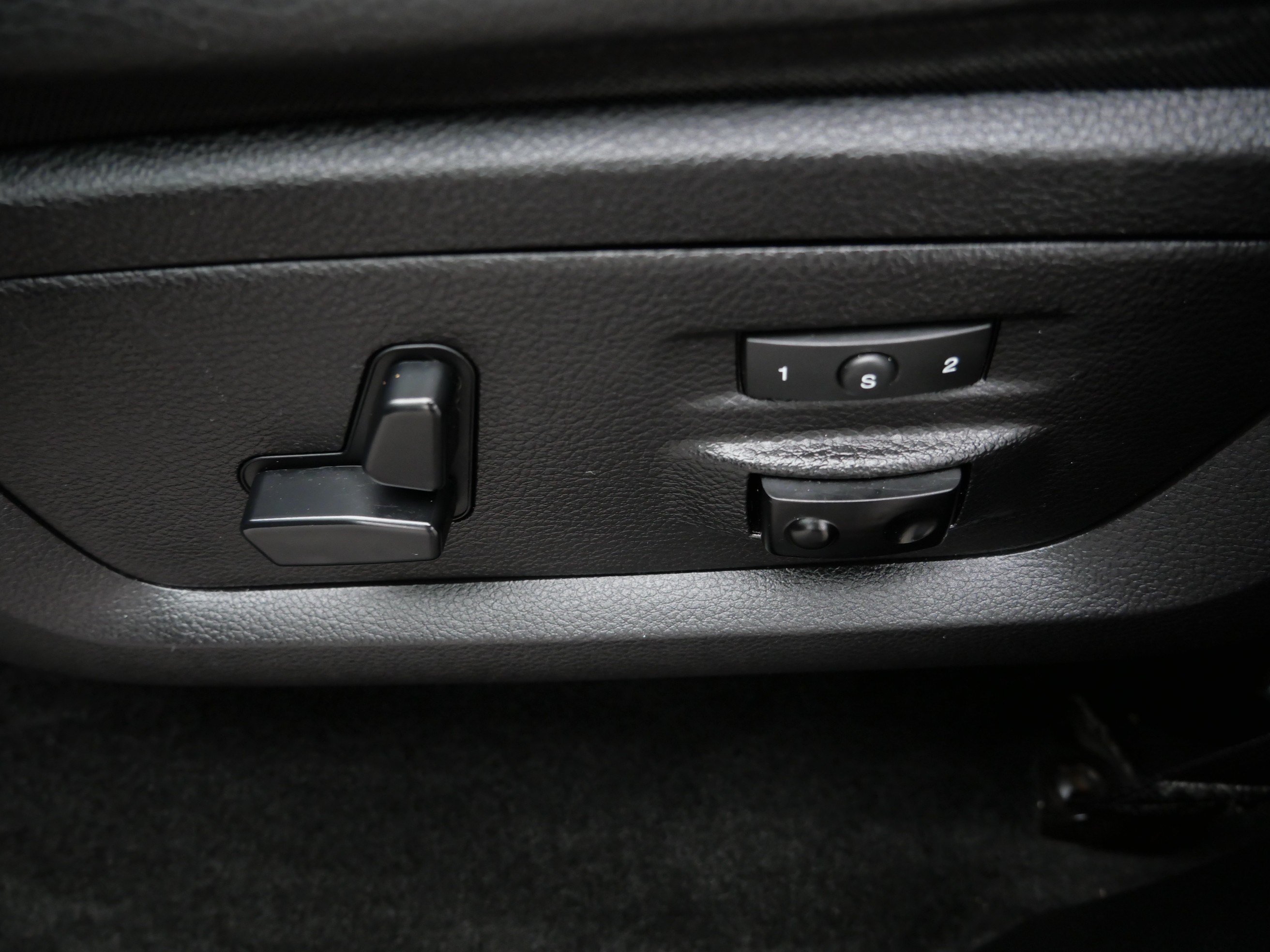 Used 2015 RAM 1500 Laramie w/ Convenience Group AWD/4WD image 20