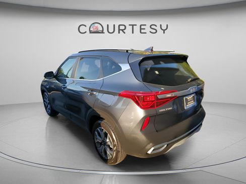 Used 2023 Kia Seltos EX AWD/4WD image 8