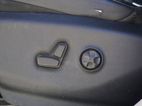 Used 2017 Chrysler Pacifica Touring-L w/ Tire & Wheel Group image 20