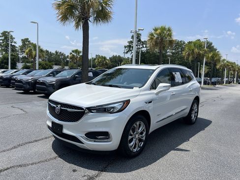 Used 2021 Buick Enclave Avenir w/ Avenir Technology Package AWD/4WD image 5