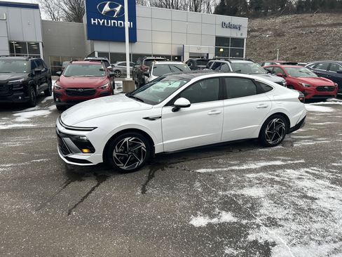 Used 2024 Hyundai Sonata SEL w/ Convenience Package image 12