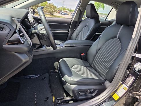 Used 2024 Toyota Camry SE image 9