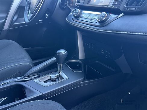 Used 2018 Toyota RAV4 XLE AWD/4WD image 11