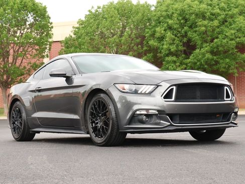 Used 2017 Ford Mustang Coupe image 1